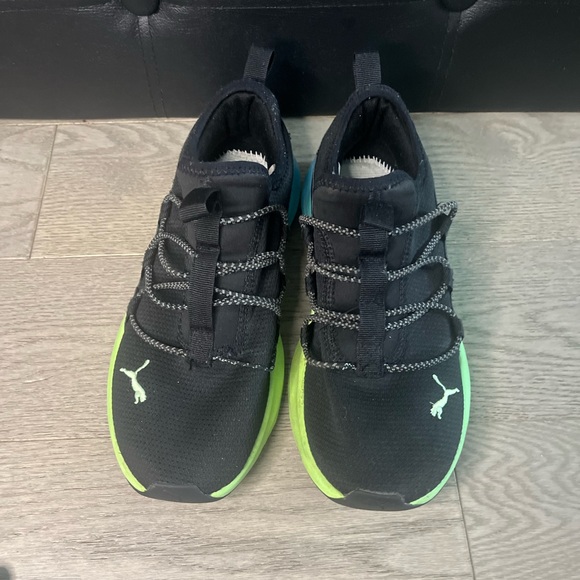 Puma Kids/Youth Black Sneakers with Green and Blue Accents in size US 6 - Picture 3 of 7